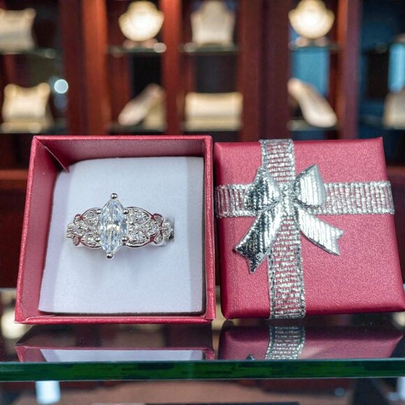 Swarovski Marquise Ring White Gold SZ 7 Romantic Coquette Glam Vintagecore Bling - Picture 1 of 9